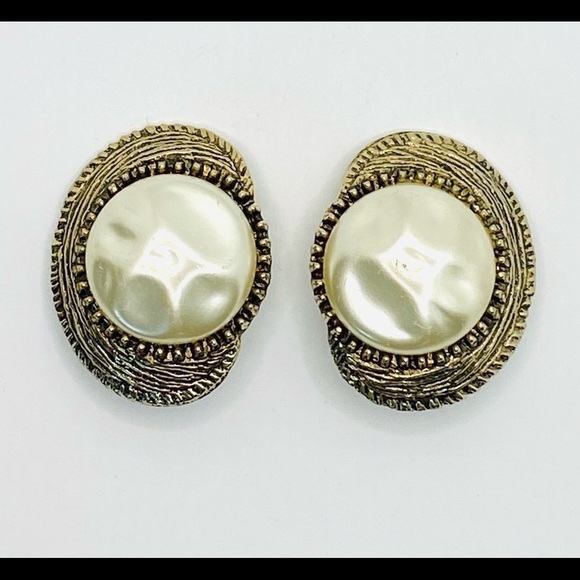 Clip Ons Faux Pearls Statement Antique Gold Tone - Picture 1 of 15